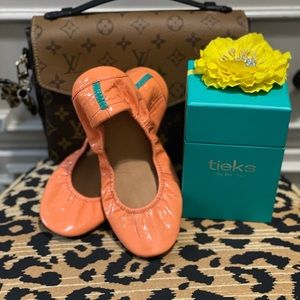 Coral Tieks in excellent condition